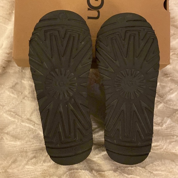 Ugg Classic Mini Platform Boots - Picture 6 of 8